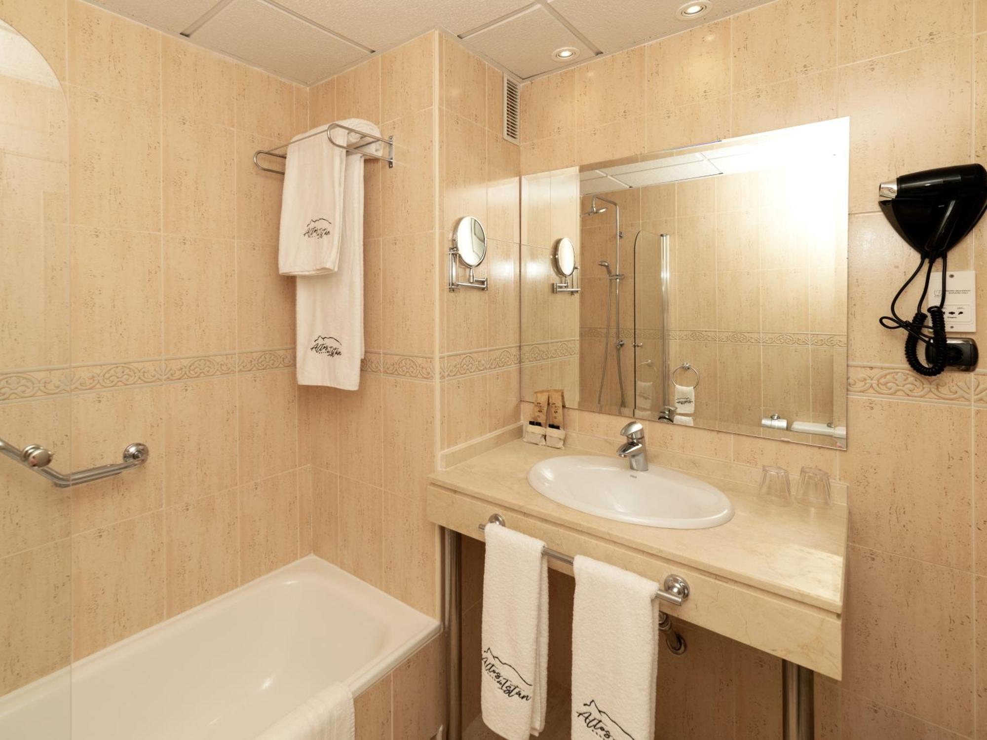 Hotel Altos De Istán Екстериор снимка